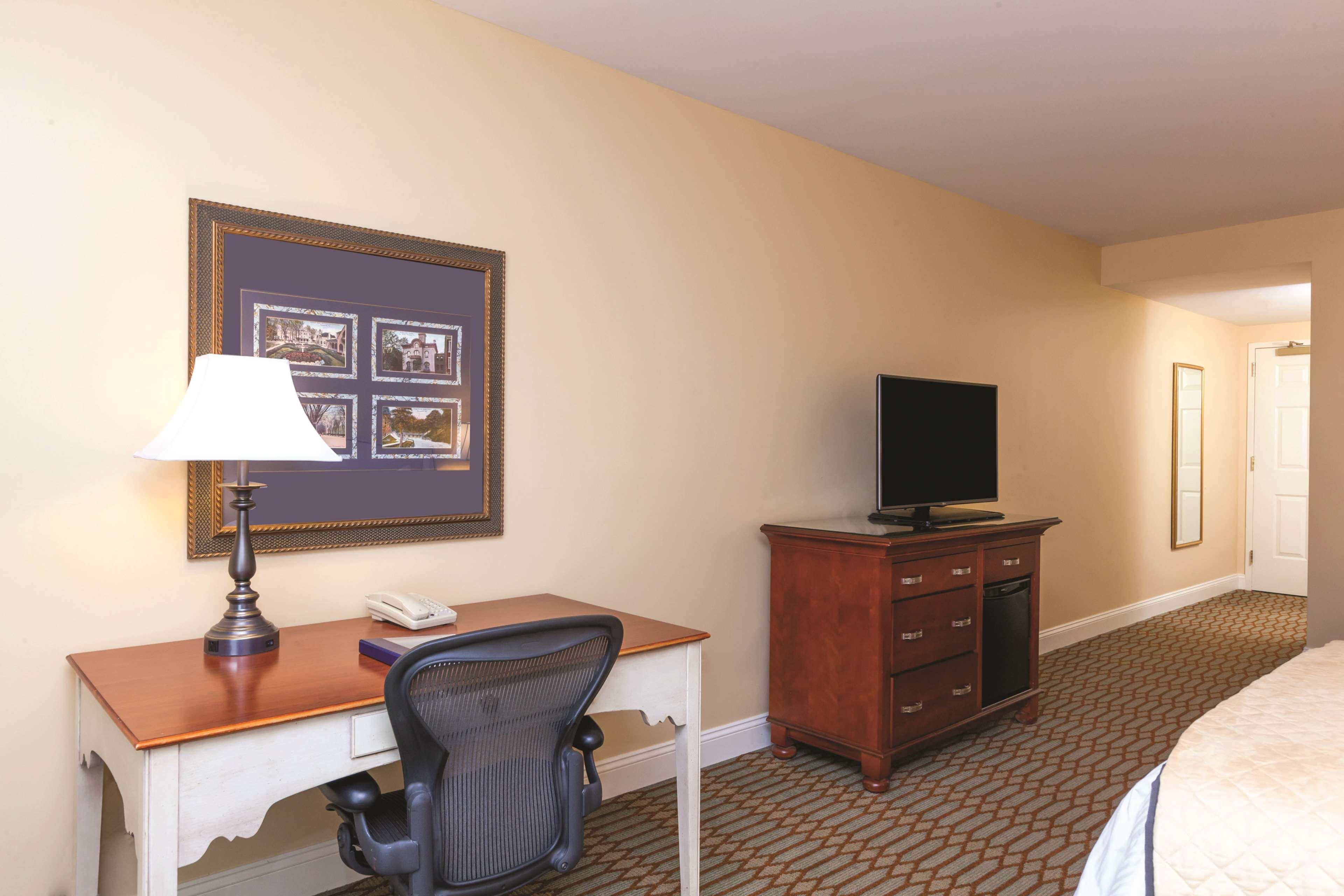 Virginia Crossings Hotel, Tapestry Collection By Hilton Glen Allen Bagian luar foto
