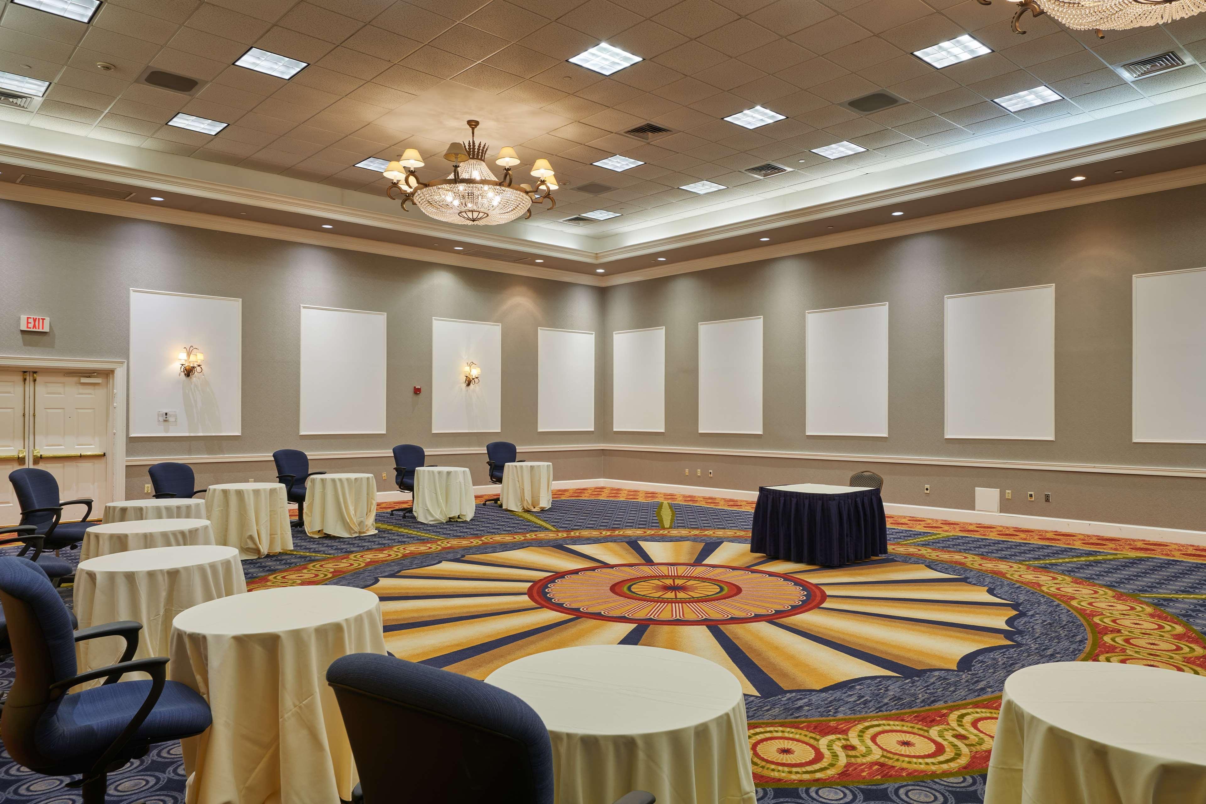 Virginia Crossings Hotel, Tapestry Collection By Hilton Glen Allen Bagian luar foto