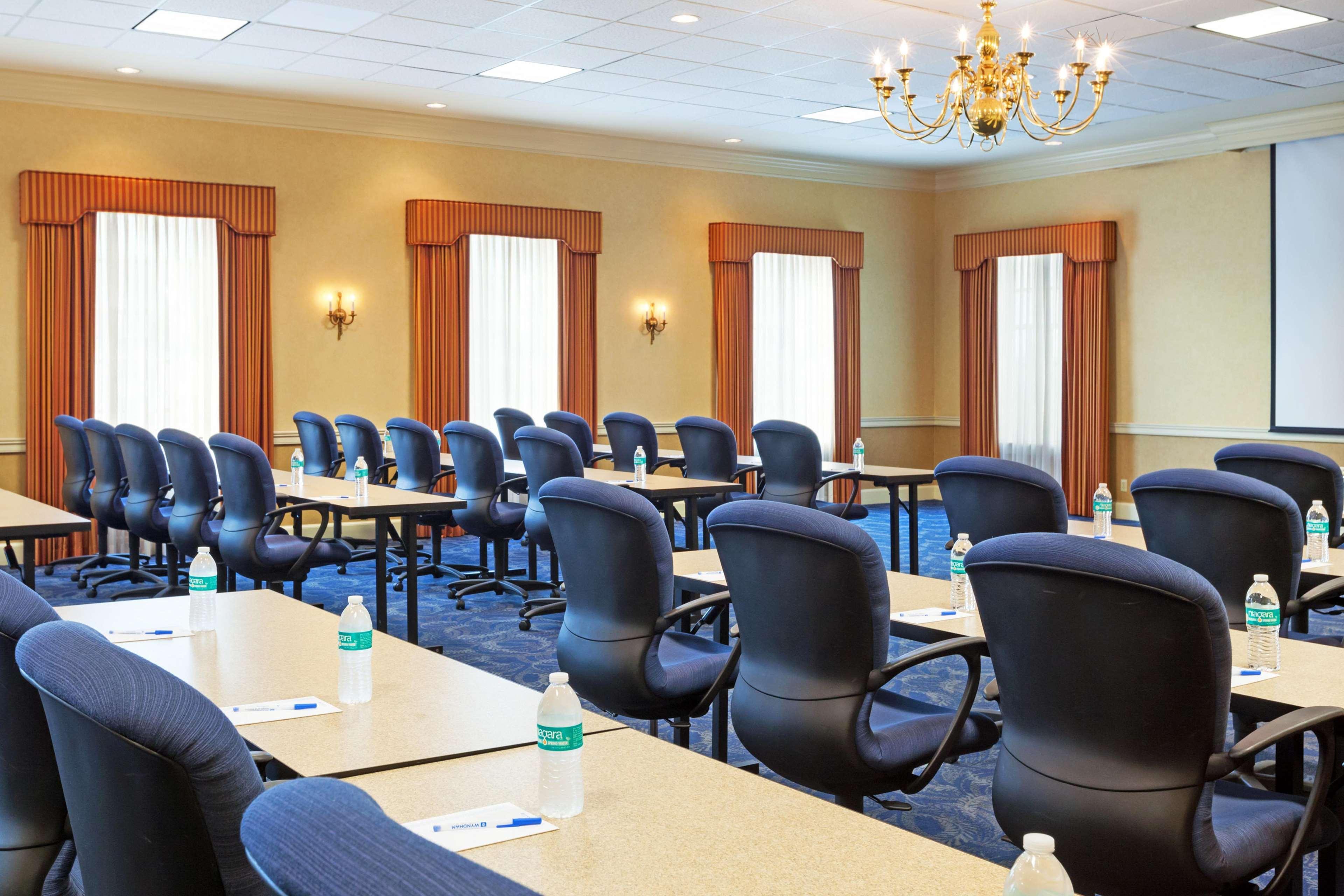 Virginia Crossings Hotel, Tapestry Collection By Hilton Glen Allen Bagian luar foto